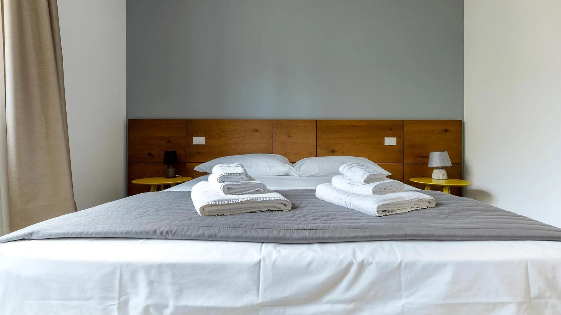 Serafini Rooms Noto 0*,  Italien