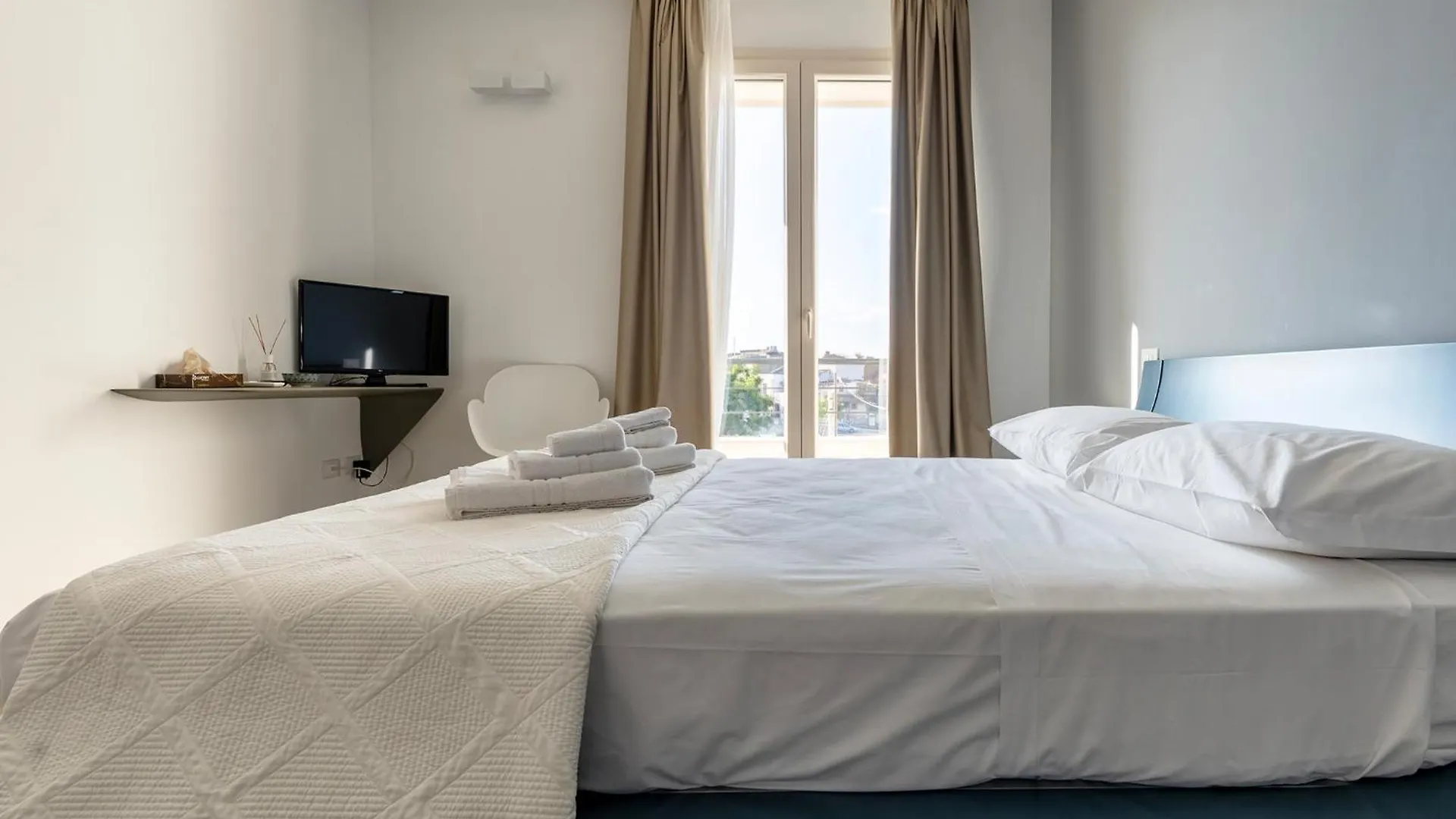 Serafini Rooms Noto Italien