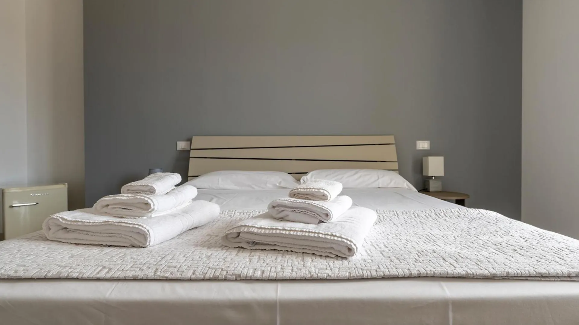 Serafini Rooms Noto Italien