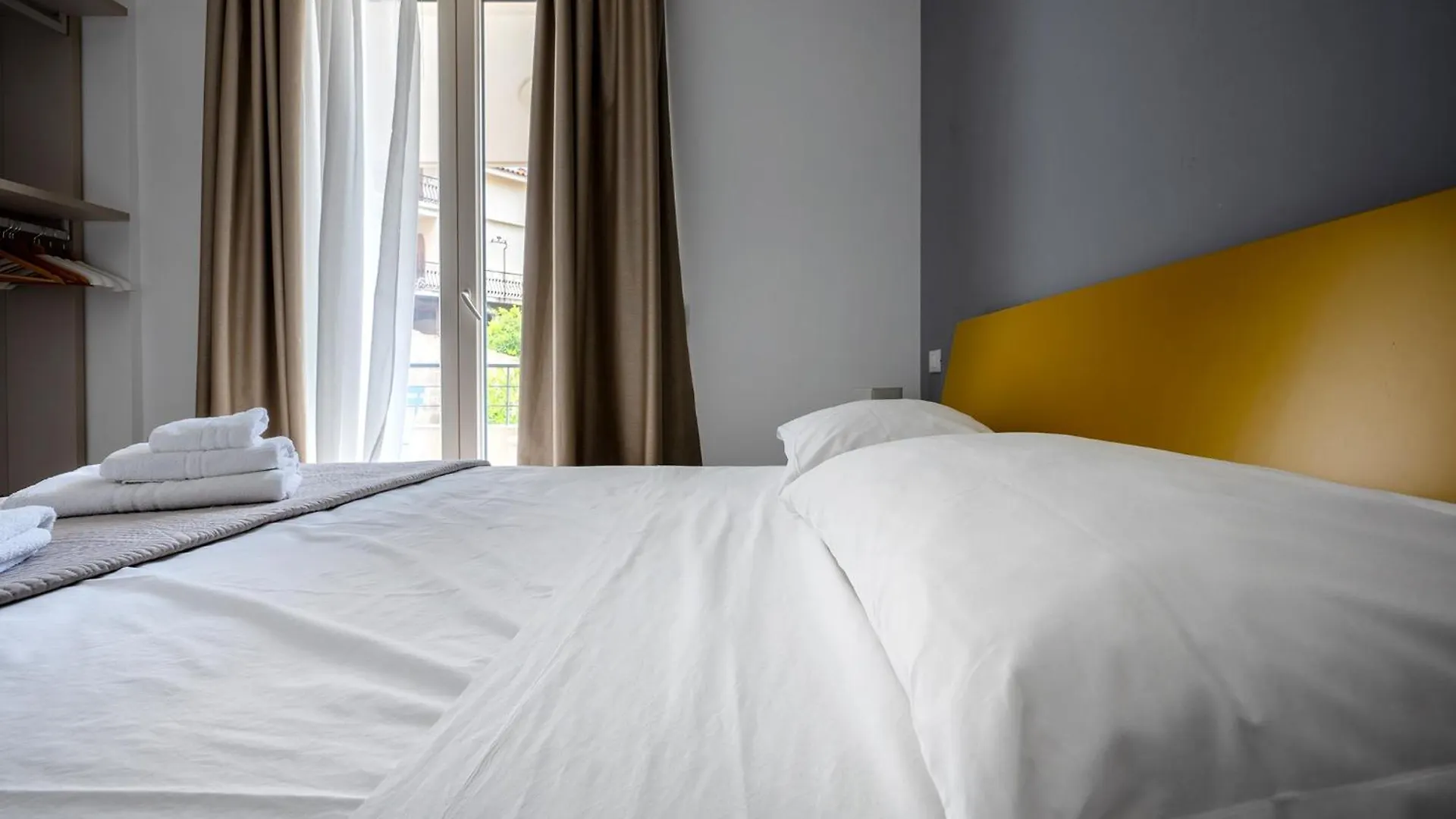 Serafini Rooms Noto 0*,  Italia